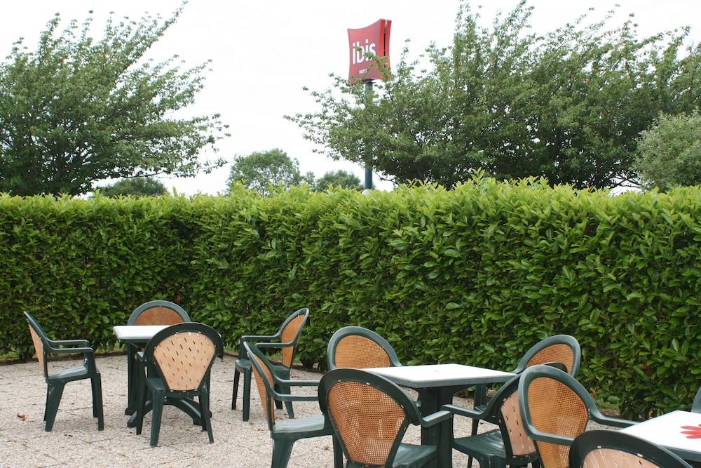 Отель Ibis Сен-Ло Экстерьер фото